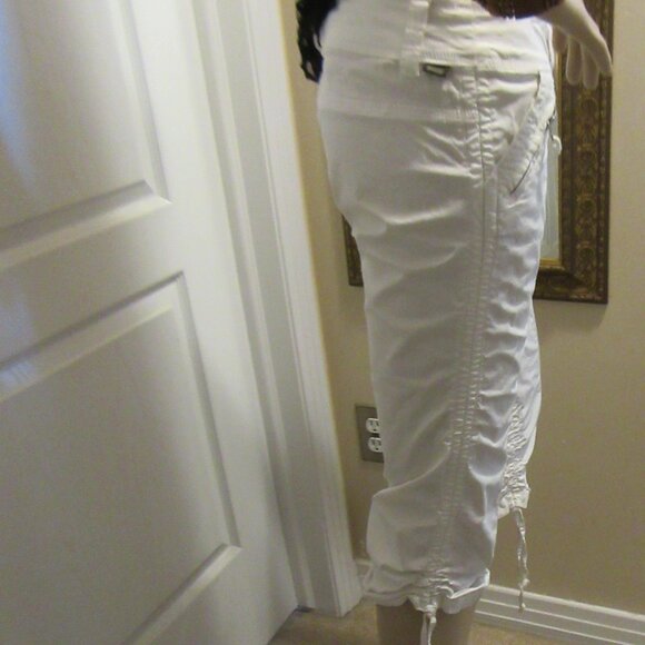 Ladies Size 5 Capri's – Capri Collection Garage - Picture 15 of 16